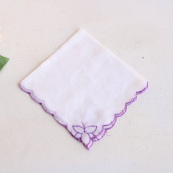 Vintage Handkerchief, Purple Flower Embroidery on White Cotton Hankie - Picture 2 of 10